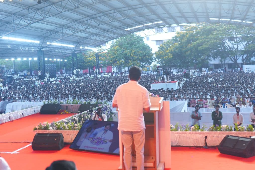 Cover image for கோயம்புத்தூரில் நடைபெற்ற வாக்குச் சாவடி முகவர்கள் கருத்தரங்கில் கழகத் தலைவர் சிறப்புரை

